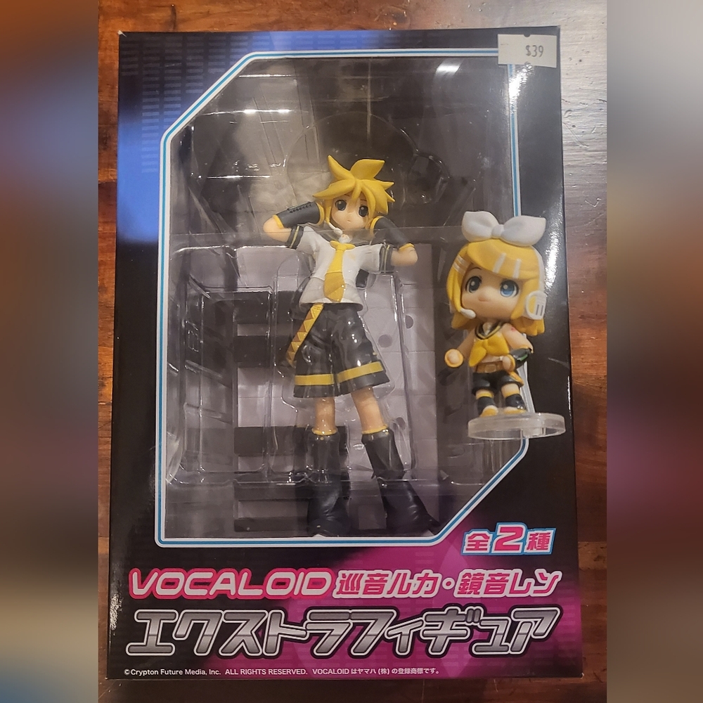 Rin and Len figures